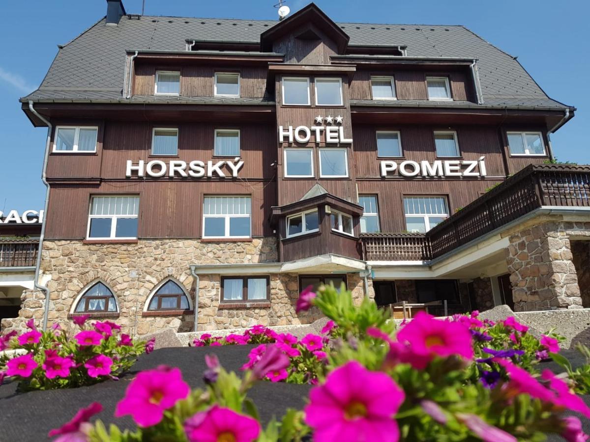 Hotel A Restaurace Pomezi Cinovec Ngoại thất bức ảnh