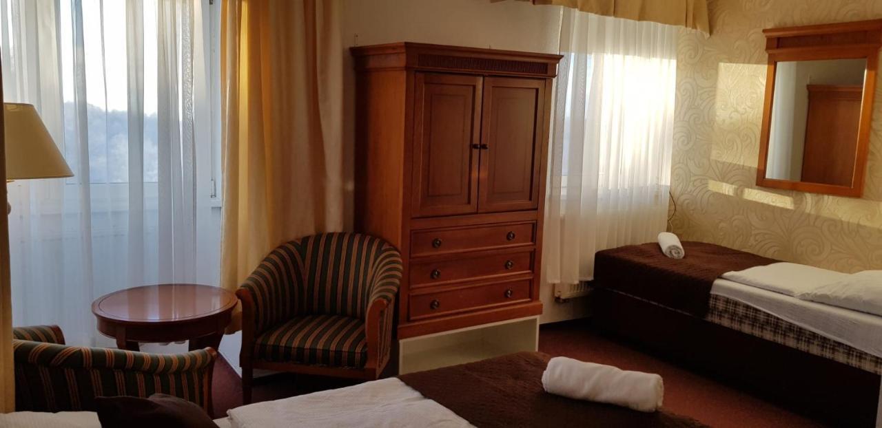 Hotel A Restaurace Pomezi Cinovec Ngoại thất bức ảnh